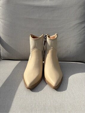 Universal Thread Cream Pointed Toe Ankle Booties
